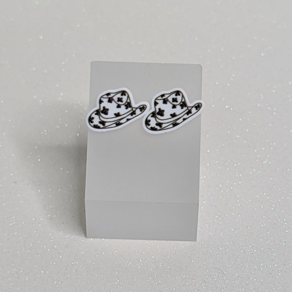 Cowboy hat cow print white and black acrylic stud earrings - Picture 7 of 7